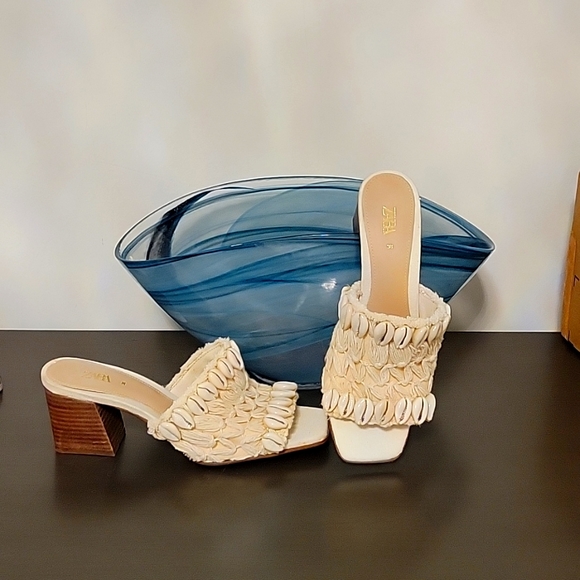 Zara Shoes - Zara Seashell slides w/2 inch block heel